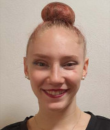 Metenewycz, Pia Leonie