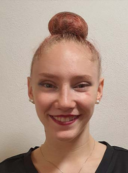 Metenewycz, Pia Leonie