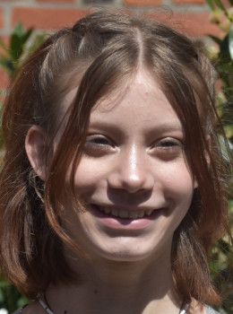 Hiller, Zoe